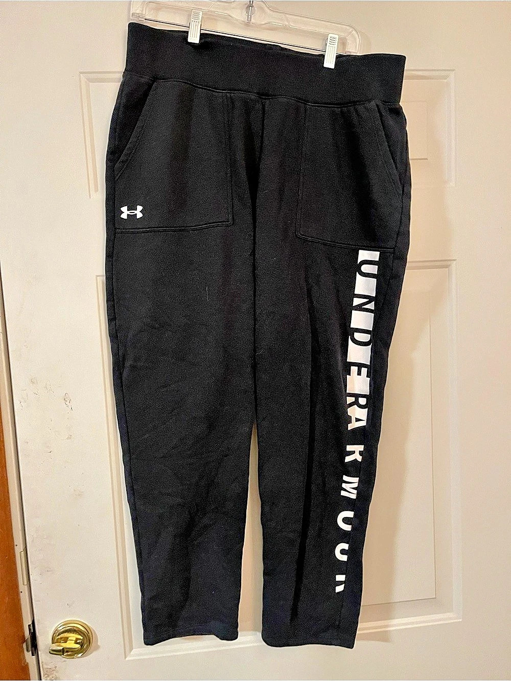Under Armour Black Jogger Pants Size Large Like New